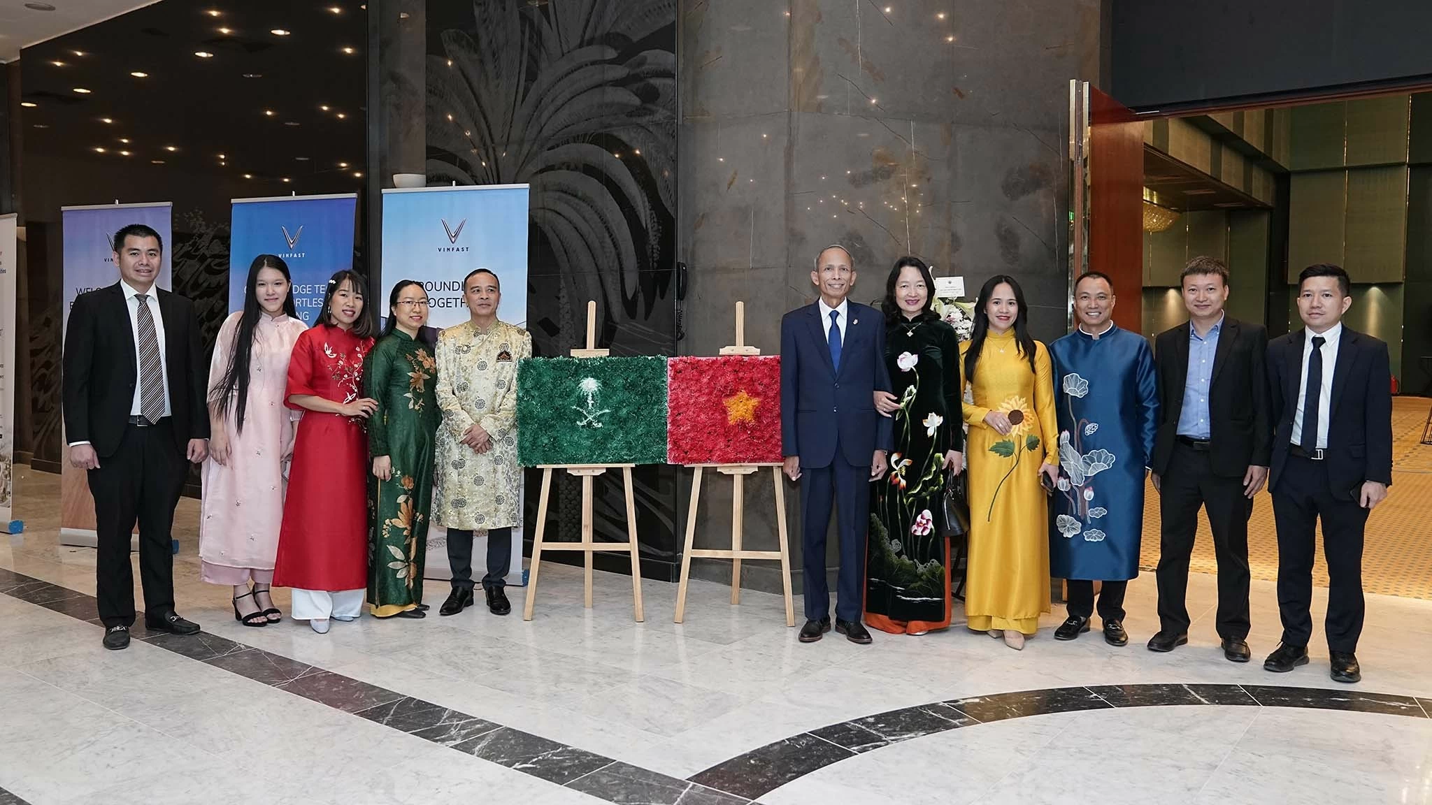 Kỷ niệm 79 năm Quốc khánh Việt Nam và 25 năm thiết lập quan hệ ngoại giao Việt Nam-Saudi Arabia: Hướng tới tương lai đầy triển vọng Kỷ niệm 79 năm Quốc khánh Việt Nam và 25 năm thiết lập quan hệ ngoại giao Việt Nam-Saudi Arabia: Hướng tới tương lai đầy triển vọng