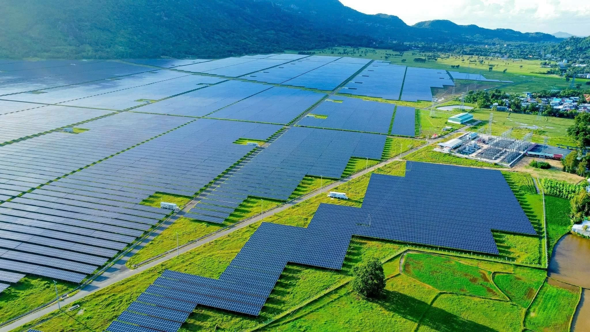 Năng lượng sạch và sự bình yên. Năng lượng sạch và sự bình yên.