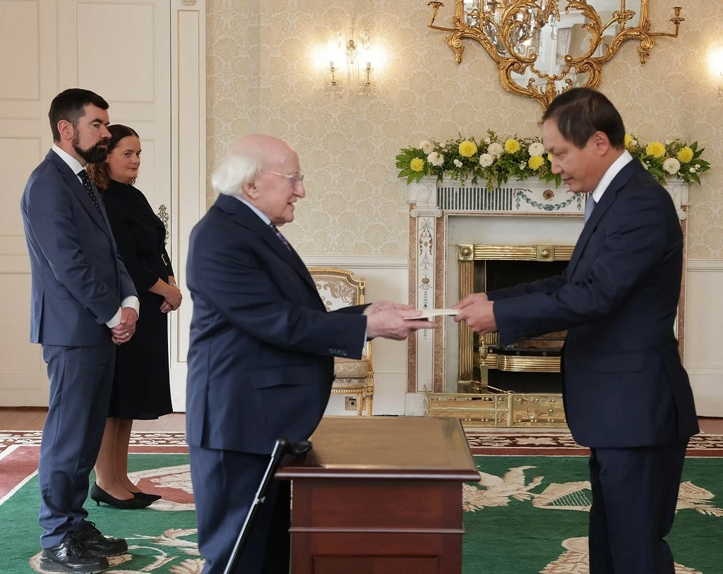 Đại sứ Đỗ Minh Hùng kỳ vọng về chuyến thăm đầu tiền của Nguyên thủ Việt Nam tới Ireland Đại sứ Đỗ Minh Hùng kỳ vọng về chuyến thăm đầu tiền của Nguyên thủ Việt Nam tới Ireland