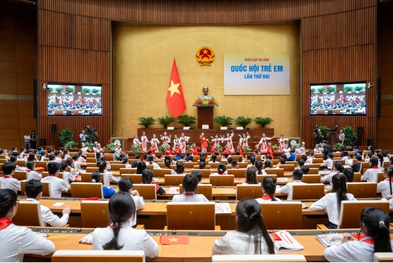 Quang cảnh Phiên họp giả định Chủ tịch Quốc hội Trần Thanh Mẫn dự Phiên họp giả định với các đại biểu nhí