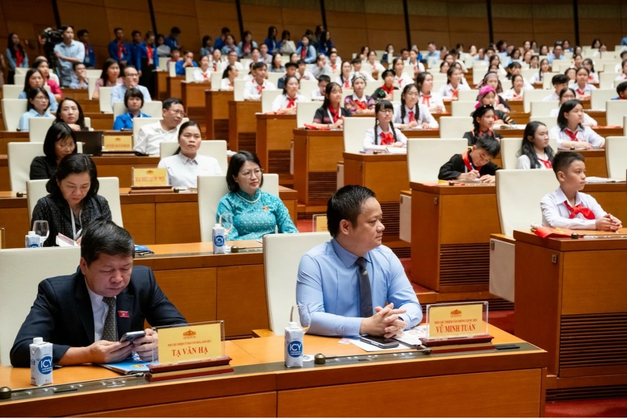 Các đại biểu tham dự Phiên chất vấn và trả lời chất vấn trong khuôn khổ Phiên họp giả định “Quốc hội trẻ em” lần thứ hai - năm 2024. Các đại biểu tham dự Phiên chất vấn và trả lời chất vấn trong khuôn khổ Phiên họp giả định “Quốc hội trẻ em” lần thứ hai - năm 2024.