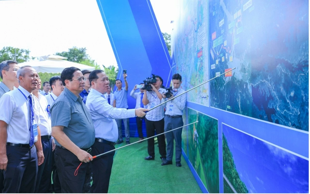 Dự án cao tốc Hòa Bình - Mộc Châu trên địa bàn tỉnh Hoà Bình có chiều dài khoảng 34 km; tổng mức đầu tư 9.997 tỷ đồng, thời gian thực hiện dự án từ năm 2022-2028. (Nguồn: VGP) Dự án cao tốc Hòa Bình - Mộc Châu trên địa bàn tỉnh Hoà Bình có chiều dài khoảng 34 km; tổng mức đầu tư 9.997 tỷ đồng, thời gian thực hiện dự án từ năm 2022-2028. (Nguồn: VGP)