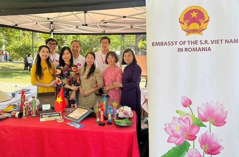 Đại sứ quán Việt Nam tham gia Lễ hội văn hóa châu Á tại Bucharest Đại sứ quán Việt Nam tham gia Lễ hội văn hóa châu Á tại Bucharest