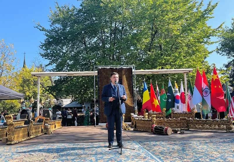 Đại sứ quán Việt Nam tham gia Lễ hội văn hóa châu Á tại Bucharest Đại sứ quán Việt Nam tham gia Lễ hội văn hóa châu Á tại Bucharest