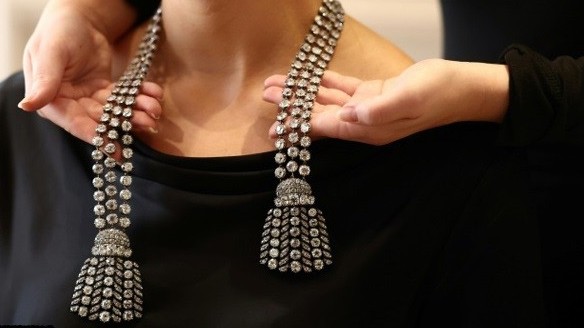 Bán đấu giá chiếc vòng cổ kim cương bí ẩn từ thế kỷ XVIII