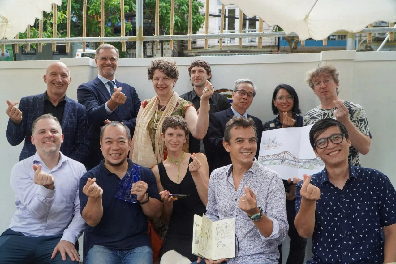 Nghệ sĩ Pháp, Đức và Việt Nam cùng nhau tái chế rác thành tác phẩm nghệ thuật Nghệ sĩ Pháp, Đức và Việt Nam cùng nhau tái chế rác thành tác phẩm nghệ thuật