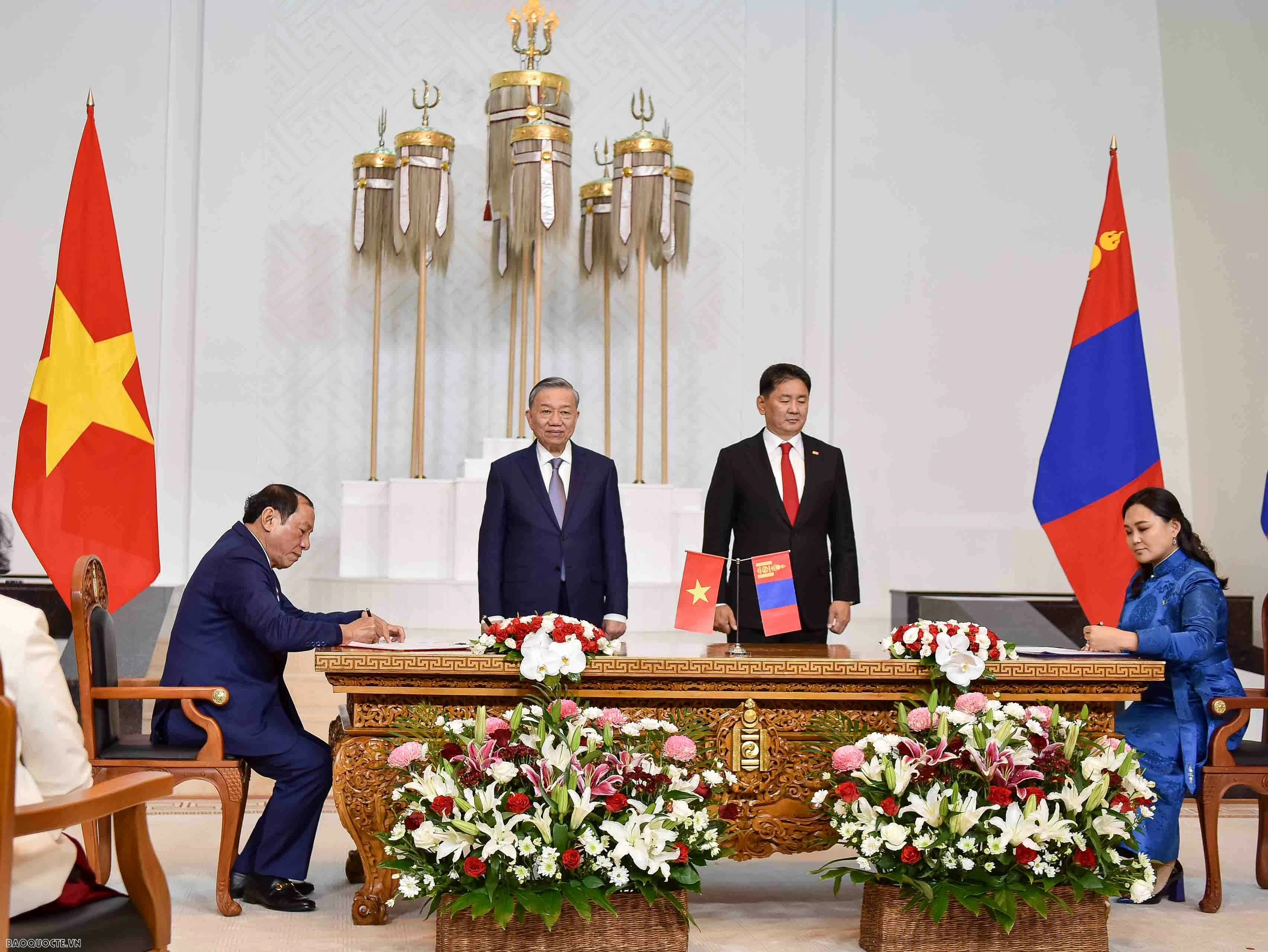 Bản ghi nhớ hợp tác du lịch giữa Bộ Văn hóa, Thể thao và Du lịch Việt Nam và Bộ Văn hóa, Thể thao, Du lịch và Thanh niên Mông Cổ. Bản ghi nhớ hợp tác du lịch giữa Bộ Văn hóa, Thể thao và Du lịch Việt Nam và Bộ Văn hóa, Thể thao, Du lịch và Thanh niên Mông Cổ.