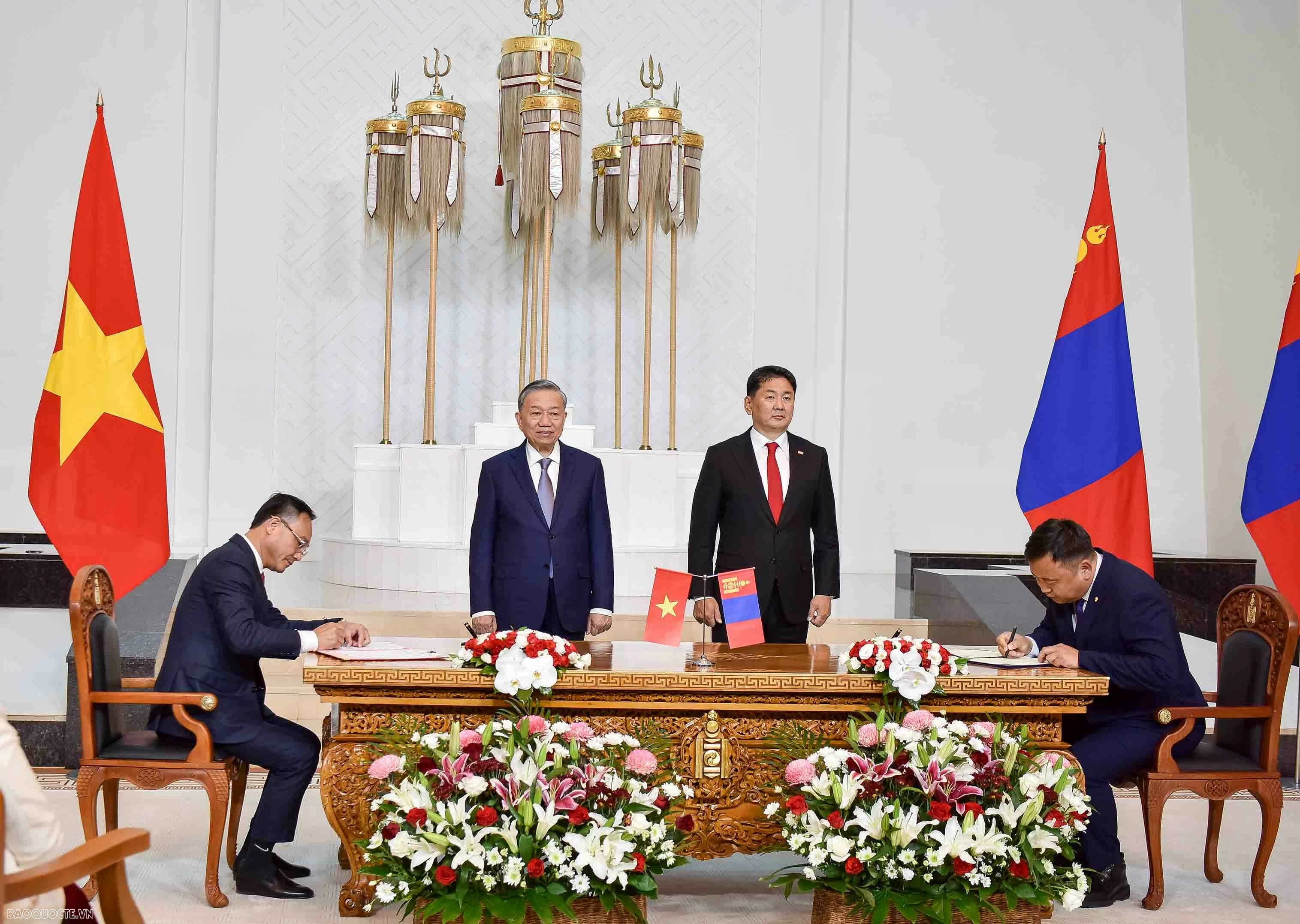 Thỏa thuận hợp tác giữa Bộ Công an Việt Nam và Bộ Tư pháp và Nội vụ Mông Cổ về an ninh mạng và phòng chống tội phạm. Thỏa thuận hợp tác giữa Bộ Công an Việt Nam và Bộ Tư pháp và Nội vụ Mông Cổ về an ninh mạng và phòng chống tội phạm.