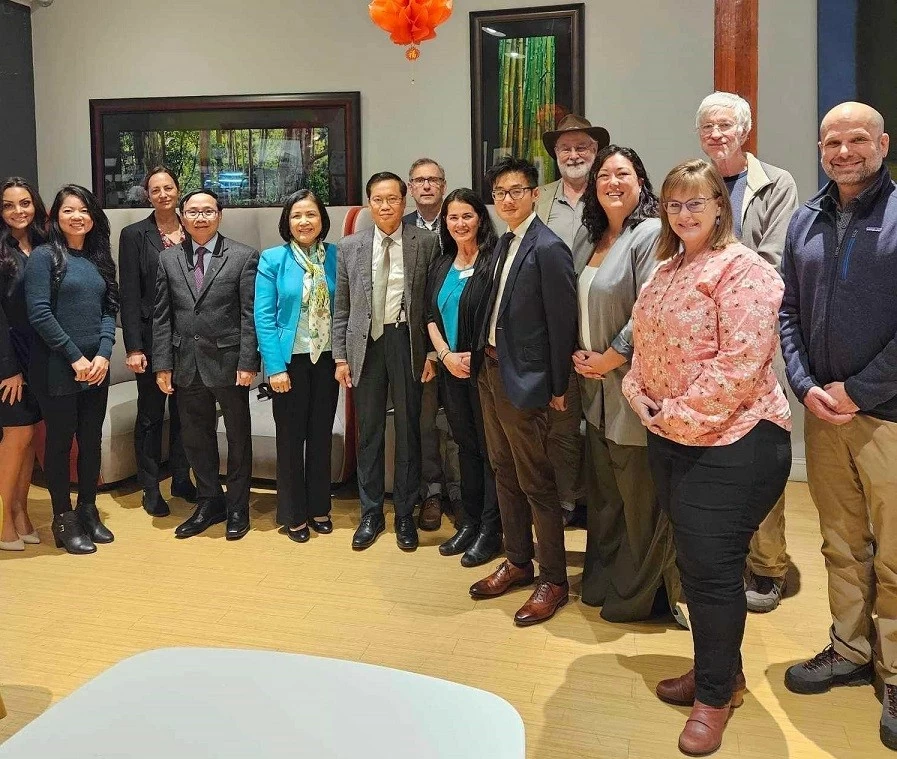 Thúc đẩy hợp tác Việt Nam-Alaska qua chuyến thăm của Tổng Lãnh sự Hoàng Anh Tuấn Thúc đẩy hợp tác Việt Nam-Alaska qua chuyến thăm của Tổng Lãnh sự Hoàng Anh Tuấn