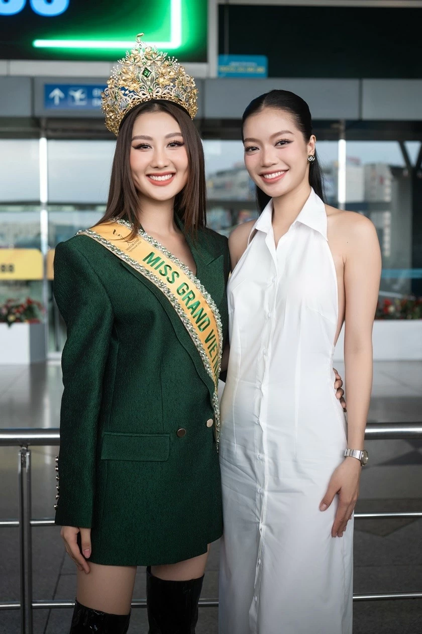 Gia đình và bạn bè tiễn Hoa hậu Quế Anh lên đường dự thi Hoa hậu Hòa bình quốc tế 2024 Gia đình và bạn bè tiễn Hoa hậu Quế Anh lên đường dự thi Hoa hậu Hòa bình quốc tế 2024