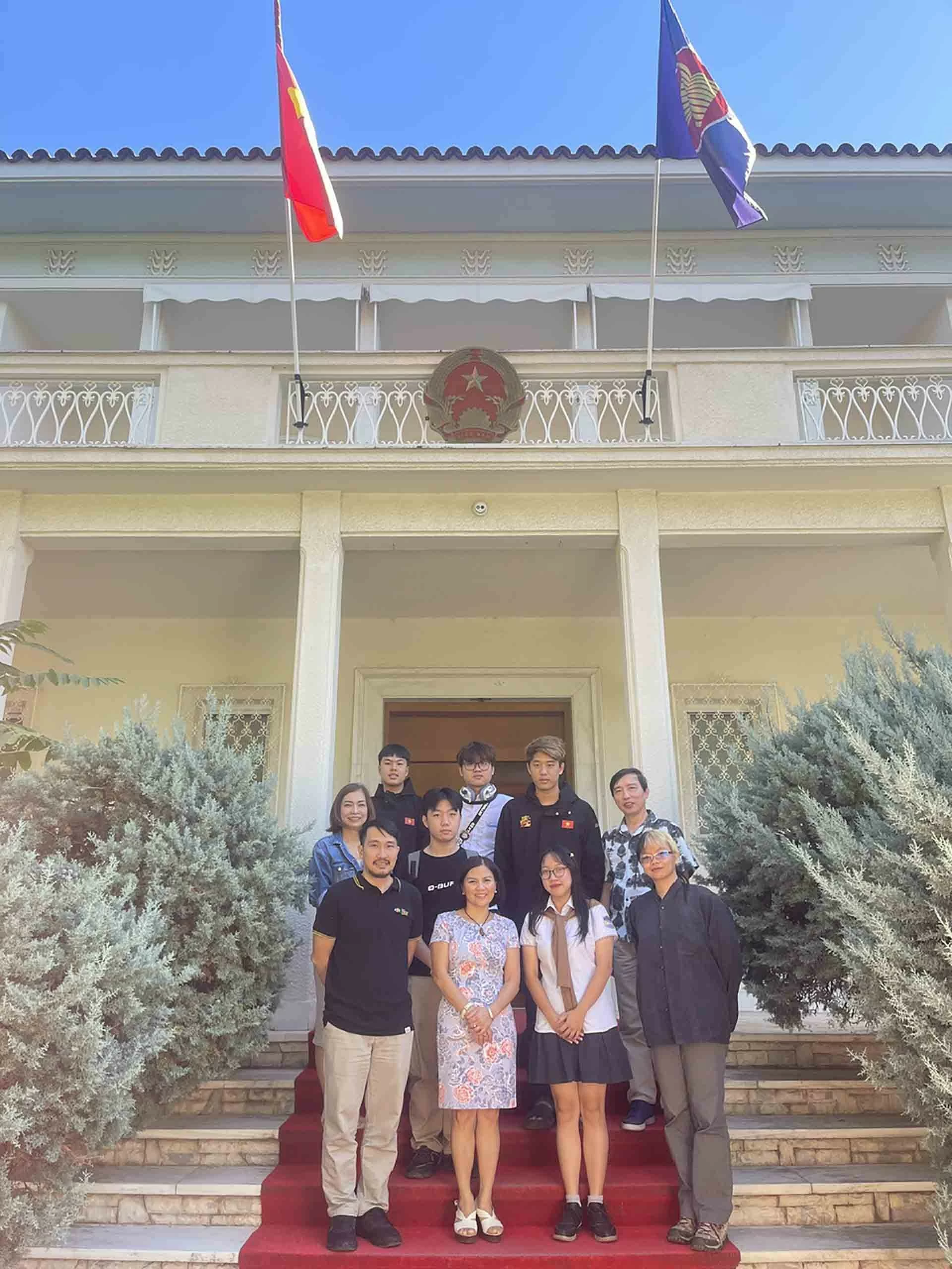 Đoàn tham dự giải đấu First Global Challenge 2024 tới thăm Đại sứ quán Việt Nam tại Hy Lạp Đoàn tham dự giải đấu First Global Challenge 2024 tới thăm Đại sứ quán Việt Nam tại Hy Lạp