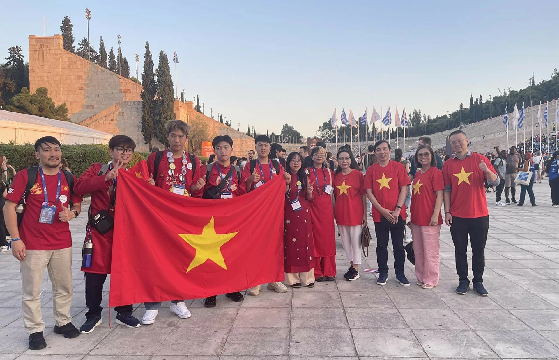 Đoàn tham dự giải đấu First Global Challenge 2024 tới thăm Đại sứ quán Việt Nam tại Hy Lạp Đoàn tham dự giải đấu First Global Challenge 2024 tới thăm Đại sứ quán Việt Nam tại Hy Lạp