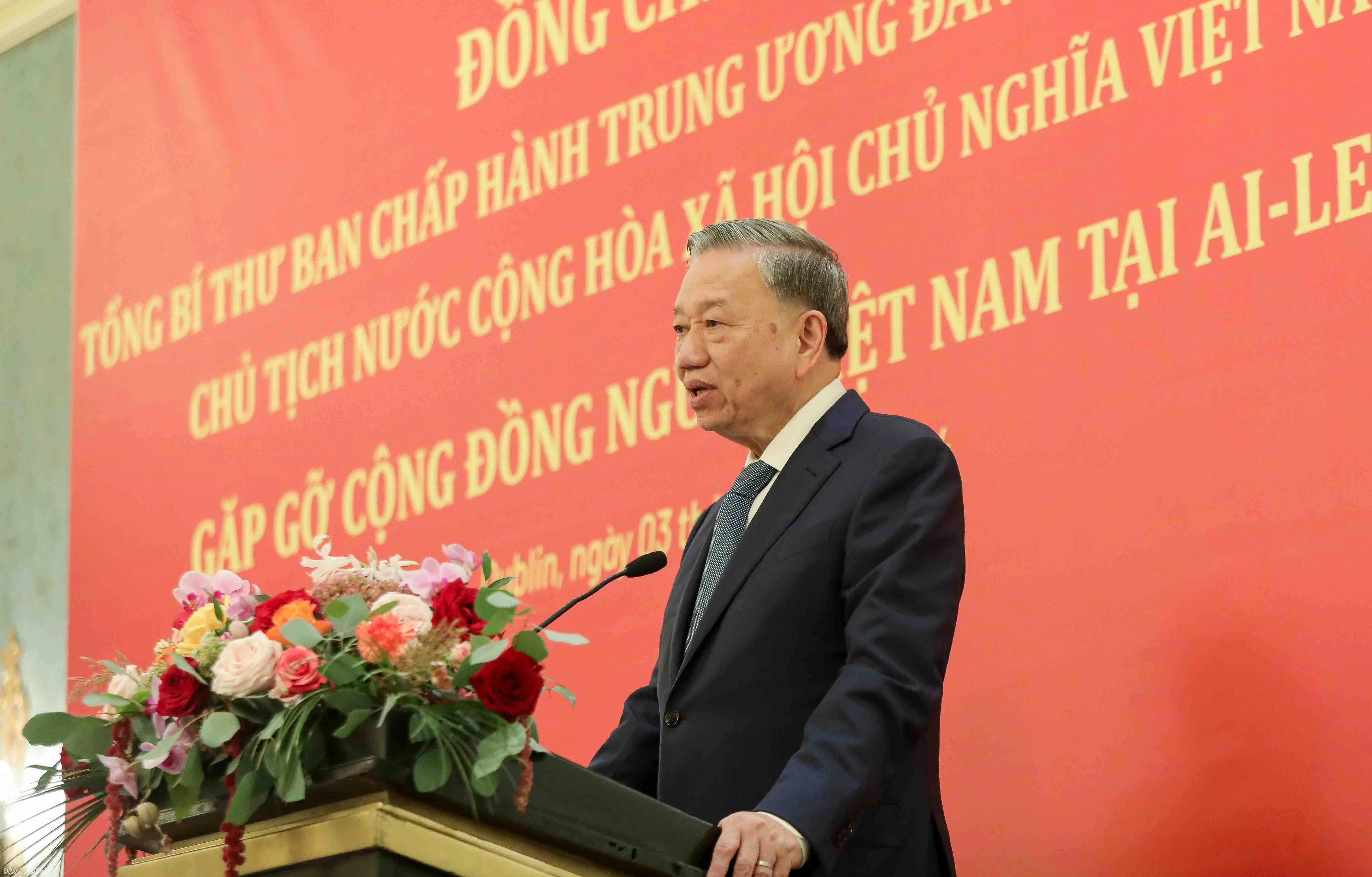 Gặp gỡ cán bộ, nhân viên Đại sứ quán và cộng đồng người Việt Nam tại Ireland Gặp gỡ cán bộ, nhân viên Đại sứ quán và cộng đồng người Việt Nam tại Ireland