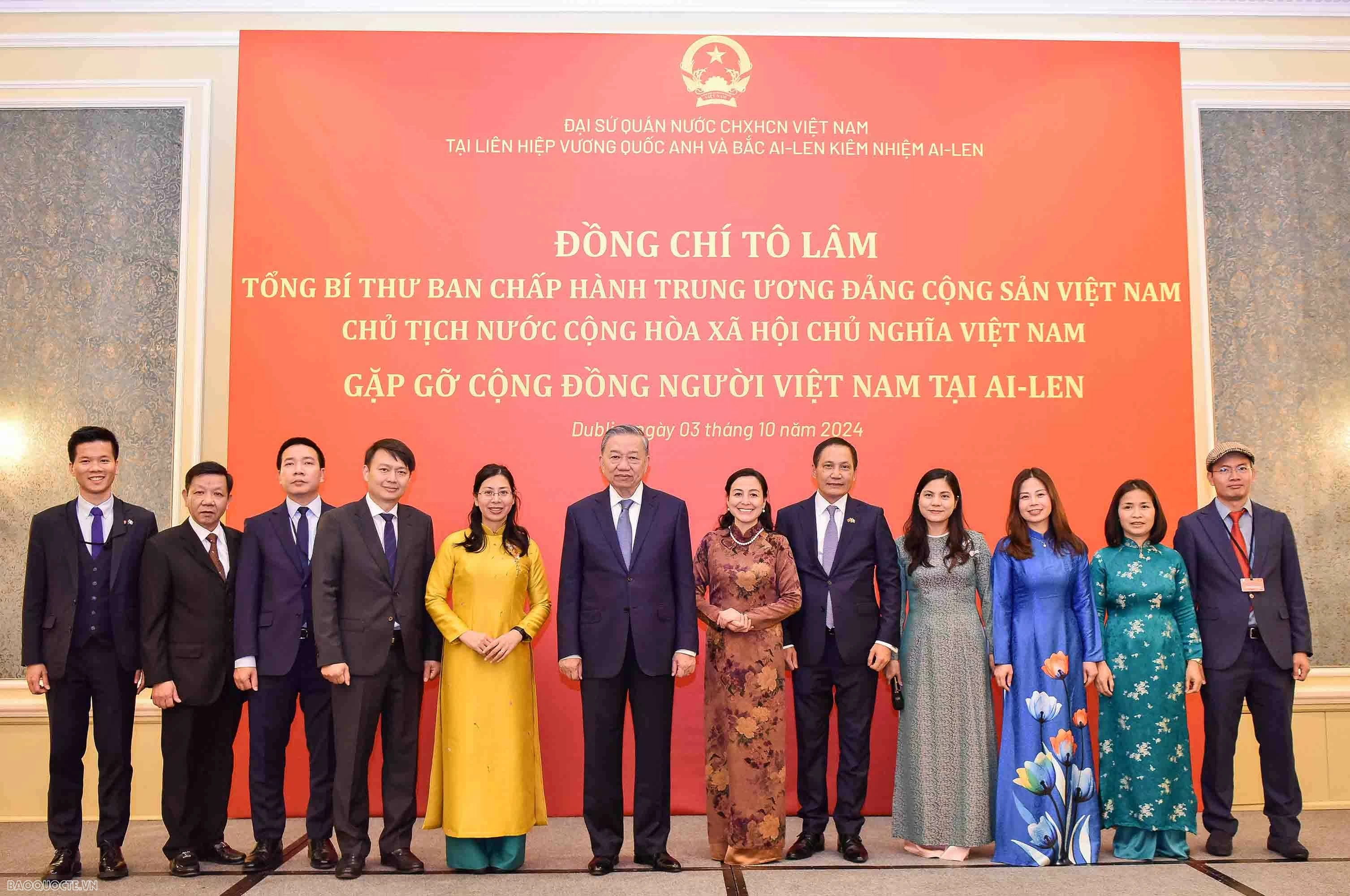 Gặp gỡ cán bộ, nhân viên Đại sứ quán và cộng đồng người Việt Nam tại Ireland Gặp gỡ cán bộ, nhân viên Đại sứ quán và cộng đồng người Việt Nam tại Ireland