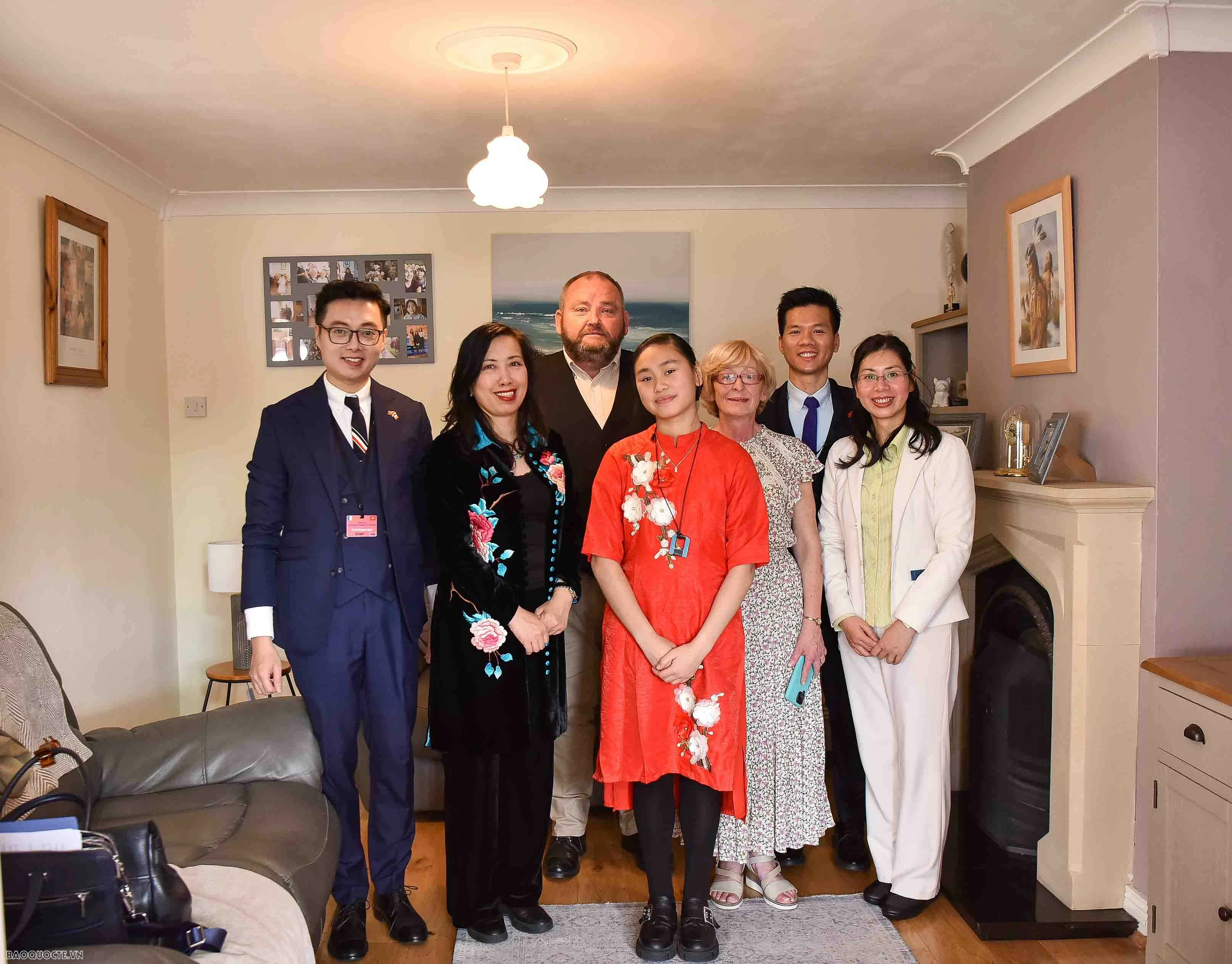 Tăng cường sự hiểu biết, tình hữu nghị giữa nhân dân Việt Nam-Ireland Tăng cường sự hiểu biết, tình hữu nghị giữa nhân dân Việt Nam-Ireland