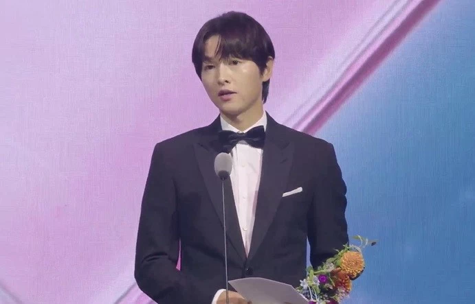 Giải thưởng điện ảnh Hàn Quốc: Tài tử Song Joong Ki thắng giải Nam diễn viên phụ xuất sắc Giải thưởng điện ảnh Hàn Quốc: Tài tử Song Joong Ki thắng giải Nam diễn viên phụ xuất sắc