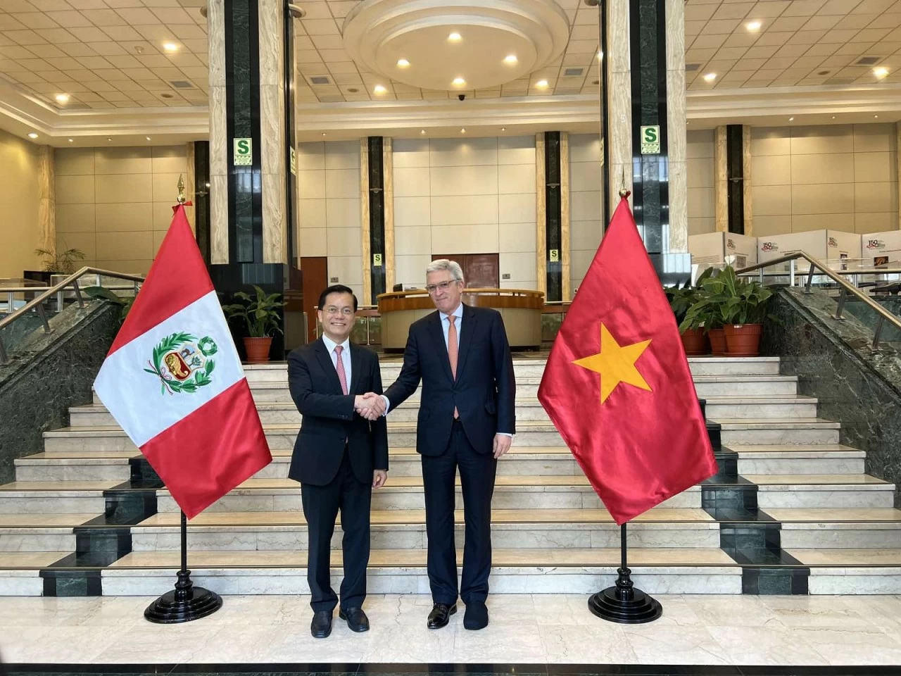 Thứ trưởng Ngoại giao Hà Kim Ngọc đồng chủ trì Tham vấn chính trị lần thứ 5 giữa hai Bộ Ngoại giao Việt Nam-Peru Thứ trưởng Ngoại giao Hà Kim Ngọc đồng chủ trì Tham vấn chính trị lần thứ 5 giữa hai Bộ Ngoại giao Việt Nam-Peru
