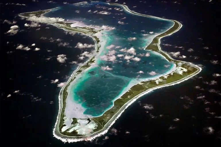 Một góc nhìn từ trên không của Diego Garcia, một trong những đảo Chagos. AP Một góc nhìn từ trên không của Diego Garcia, một trong những đảo Chagos. AP
