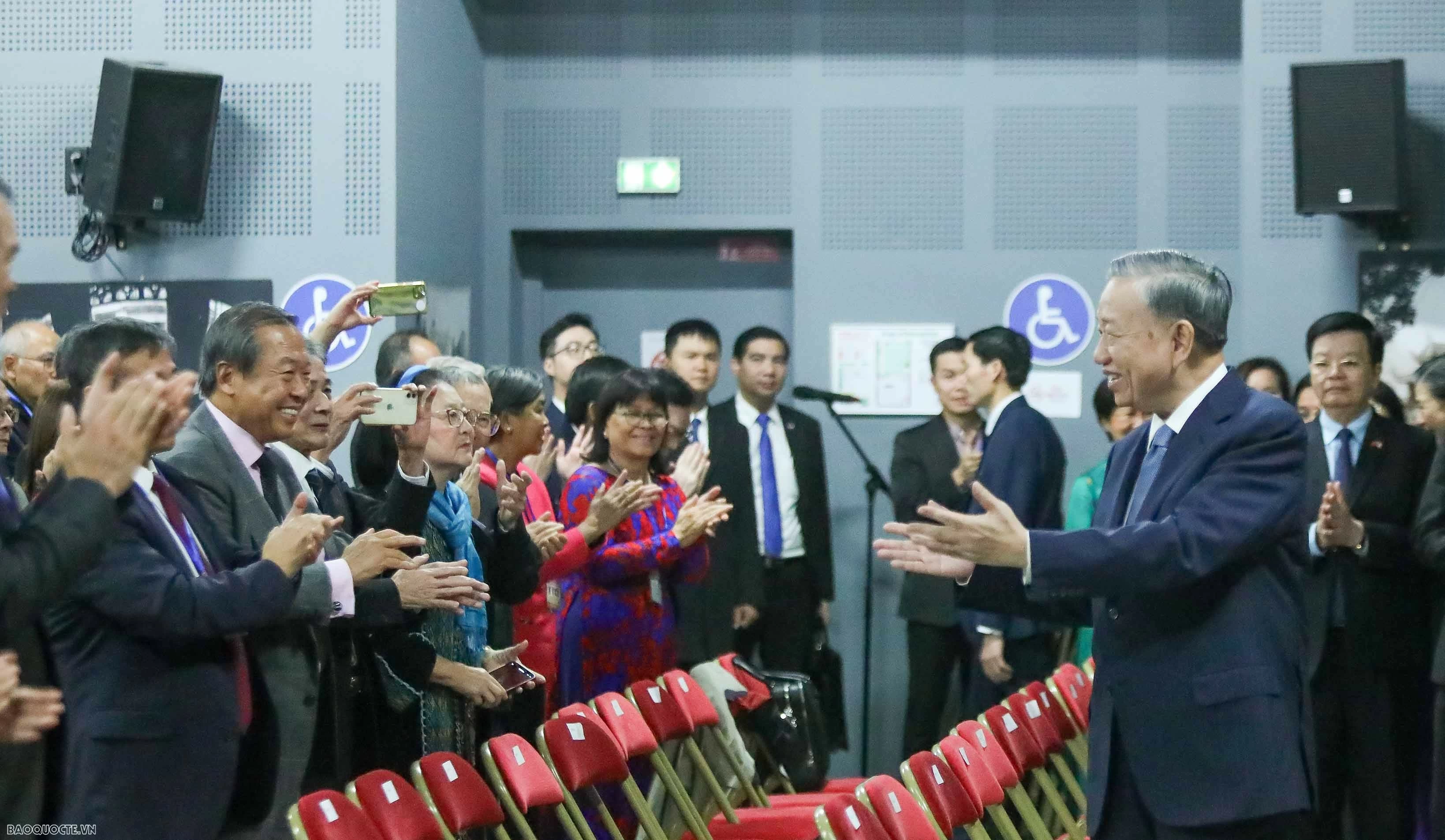 Tổng Bí thư, Chủ tịch nước Tô Lâm gặp gỡ cộng đồng người Việt Nam tại Pháp Tổng Bí thư, Chủ tịch nước Tô Lâm gặp gỡ cộng đồng người Việt Nam tại Pháp