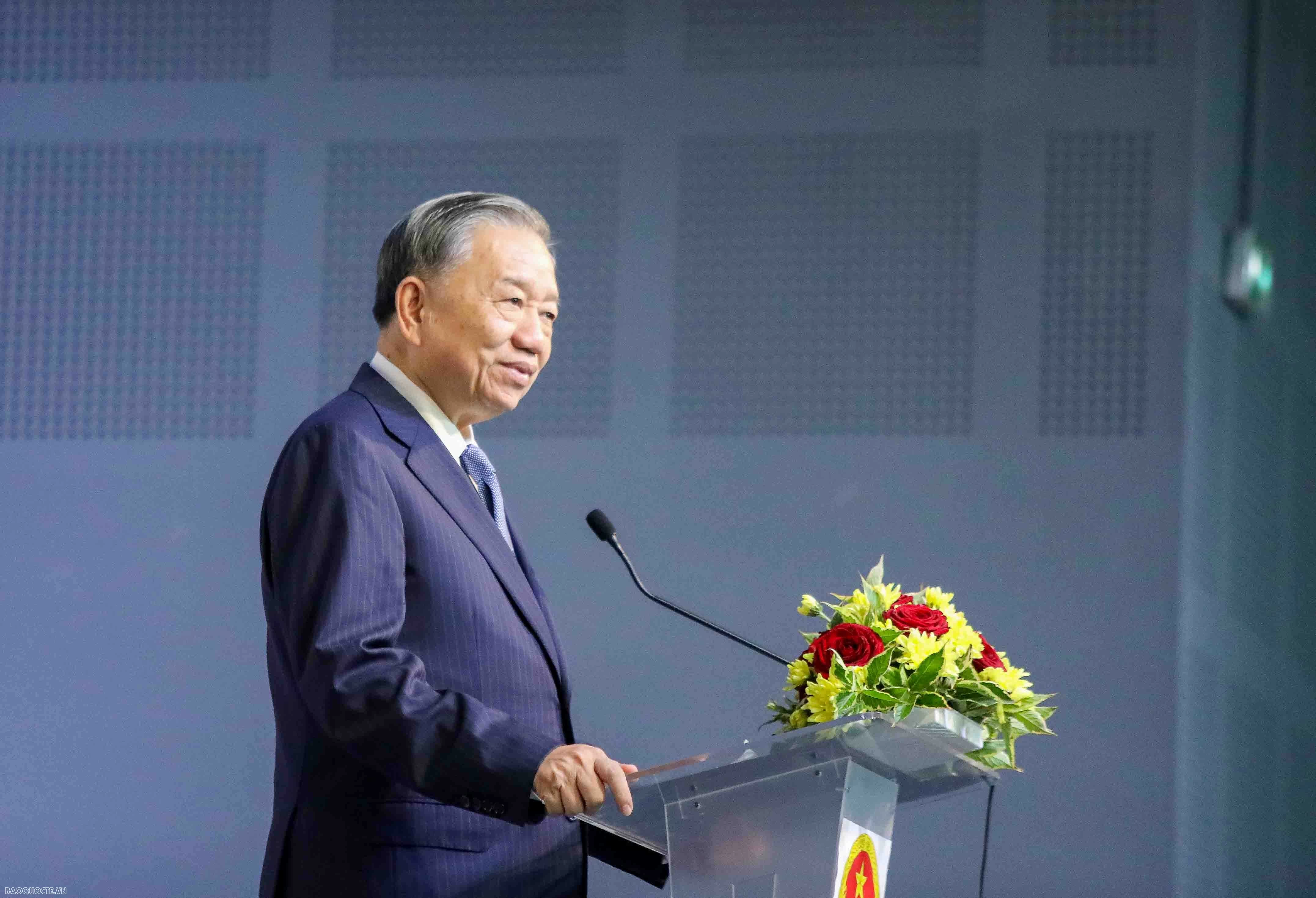 Tổng Bí thư, Chủ tịch nước Tô Lâm gặp gỡ cộng đồng người Việt Nam tại Pháp Tổng Bí thư, Chủ tịch nước Tô Lâm gặp gỡ cộng đồng người Việt Nam tại Pháp