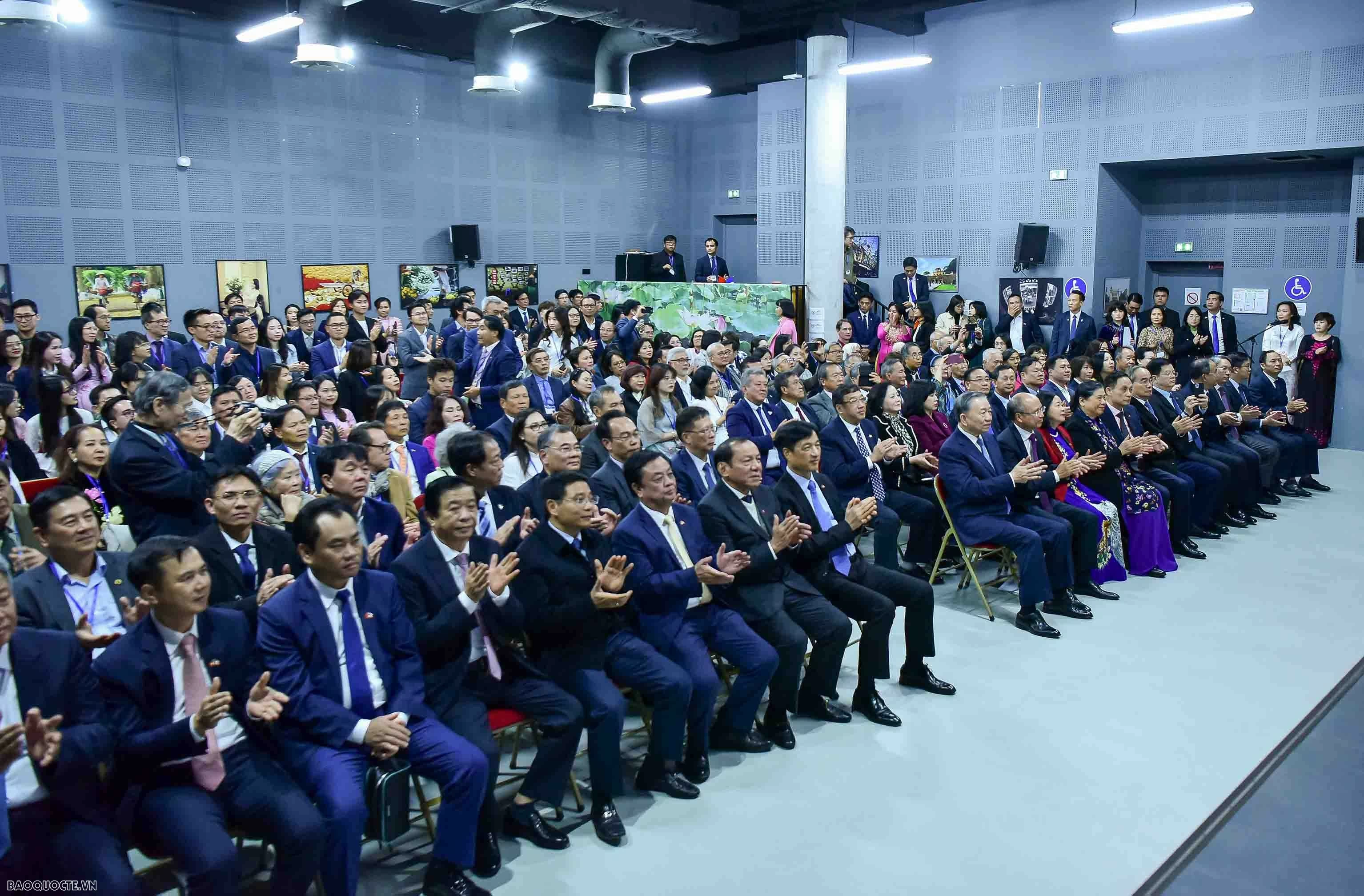 Tổng Bí thư, Chủ tịch nước Tô Lâm gặp gỡ cộng đồng người Việt Nam tại Pháp Tổng Bí thư, Chủ tịch nước Tô Lâm gặp gỡ cộng đồng người Việt Nam tại Pháp