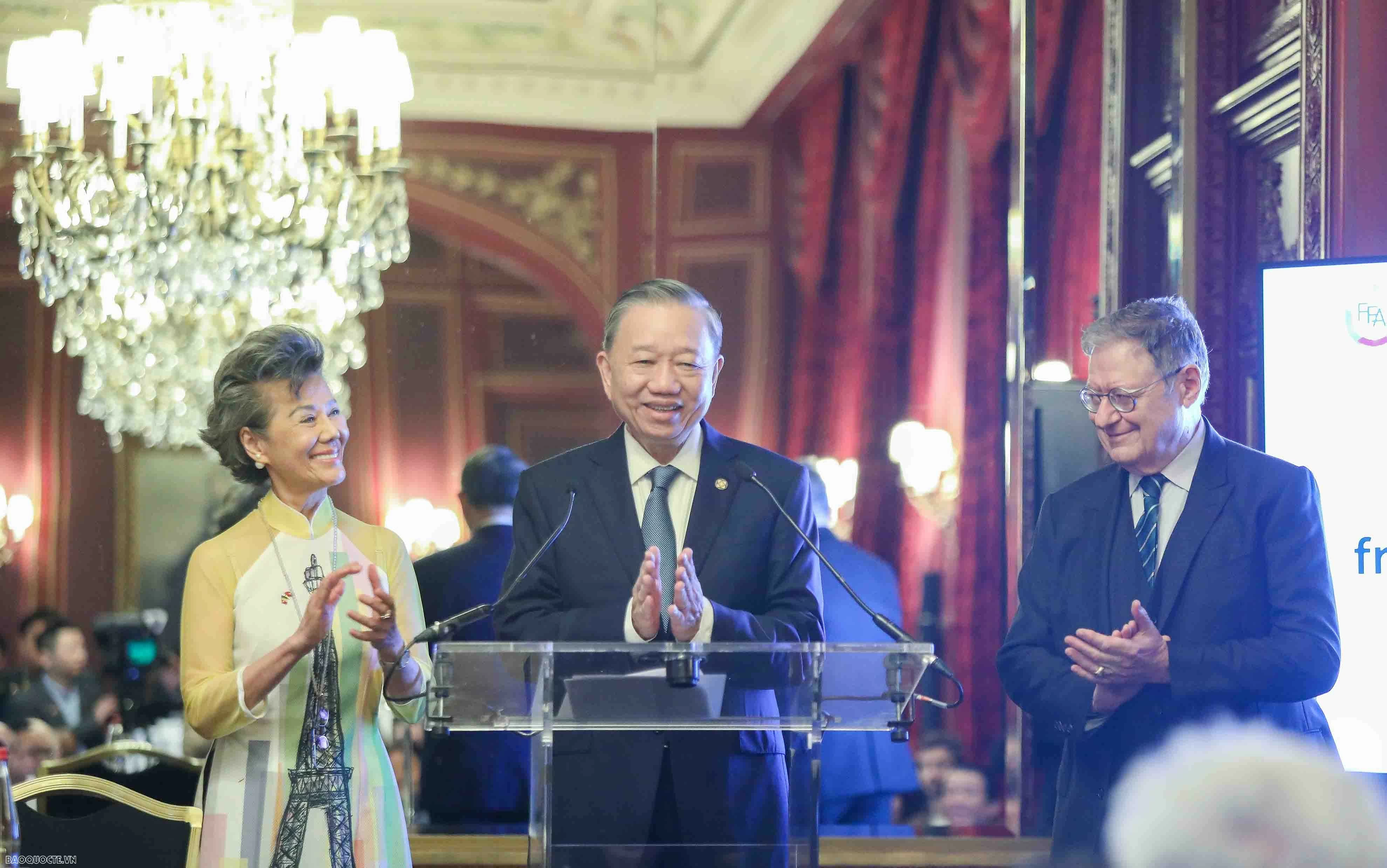 Tổng Bí thư, Chủ tịch nước Tô Lâm dự trao giải thưởng Doanh nghiệp Pháp ngữ tiêu biểu Diễn đàn doanh nghiệp Pháp ngữ trao giải thưởng cho các doanh nghiệp tiêu biểu