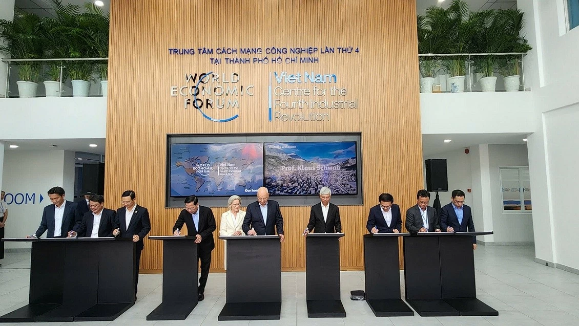 Chủ tịch sáng lập Diễn đàn Kinh tế Thế giới, Giáo sư Klaus Schwab Tại buổi làm việc với C4IR . (Nguồn: BTC) Chủ tịch sáng lập Diễn đàn Kinh tế Thế giới, Giáo sư Klaus Schwab Tại buổi làm việc với C4IR . (Nguồn: BTC)