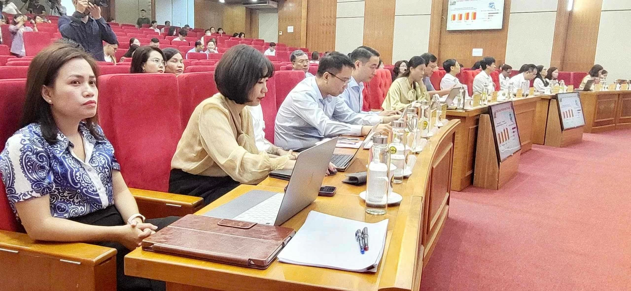 GDP Việt Nam quý III tăng 7,4%, cần lưu ý cả những rủi ro có thể ảnh hưởng đến triển vọng kinh tế thế giới và Việt Nam GDP Việt Nam quý III tăng 7,4%, cần lưu ý cả những rủi ro có thể ảnh hưởng đến triển vọng kinh tế thế giới và Việt Nam