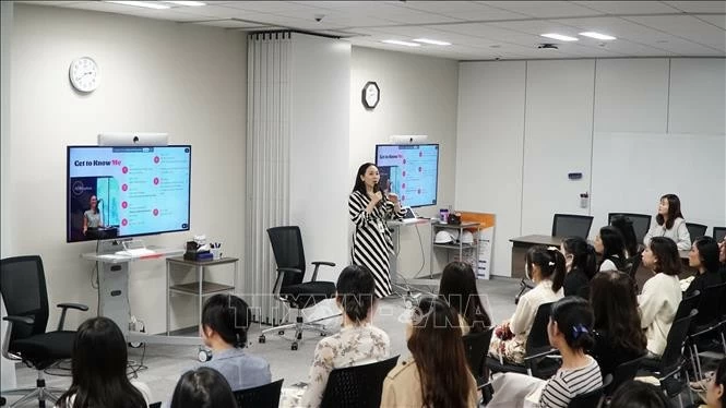 Phụ nữ Việt tại Nhật Bản chia sẻ bí quyết cân bằng gia đình và công việc Phụ nữ Việt Nam tại Nhật Bản chia sẻ bí quyết cân bằng gia đình và công việc