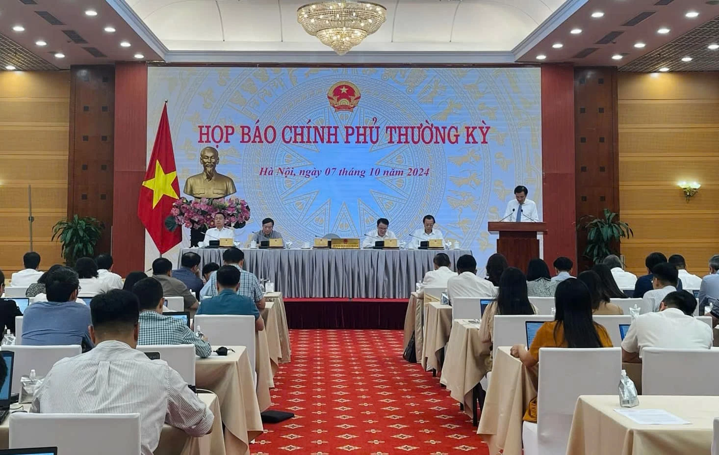 Họp báo Chính phủ thường kỳ tháng 9/2024 Họp báo Chính phủ thường kỳ tháng 9: Phấn đấu đạt tốc độ tăng trưởng kinh tế năm 2024 khoảng trên 7%