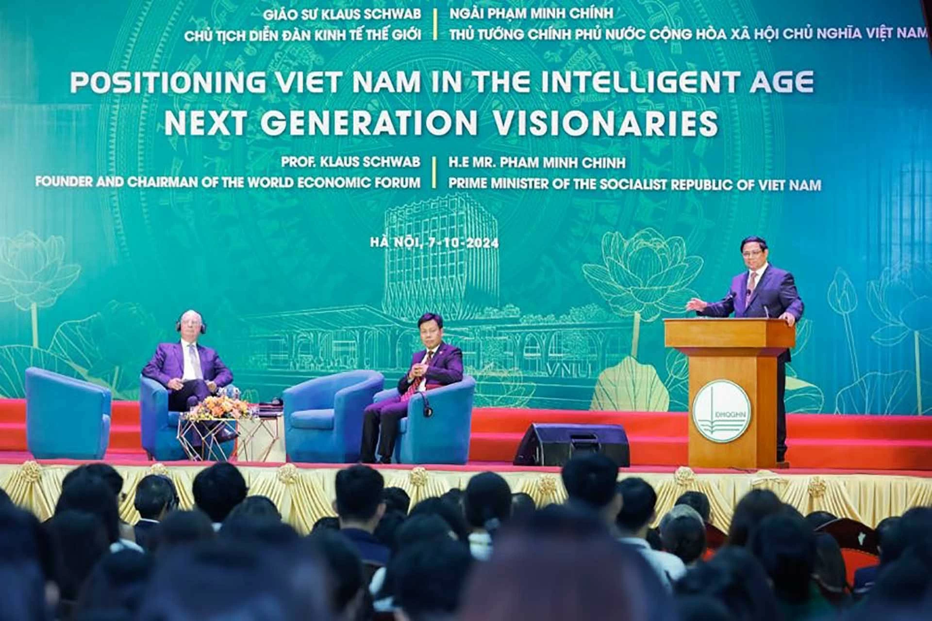 Thủ tướng Phạm Minh Chính và Chủ tịch WEF giao lưu với sinh viên Việt Nam Thủ tướng Phạm Minh Chính và Chủ tịch WEF giao lưu với sinh viên Việt Nam