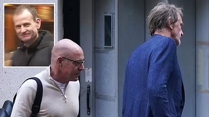 MU im lặng sau cuộc họp dài 7 giờ: HLV Ten Hag thoát hiểm?