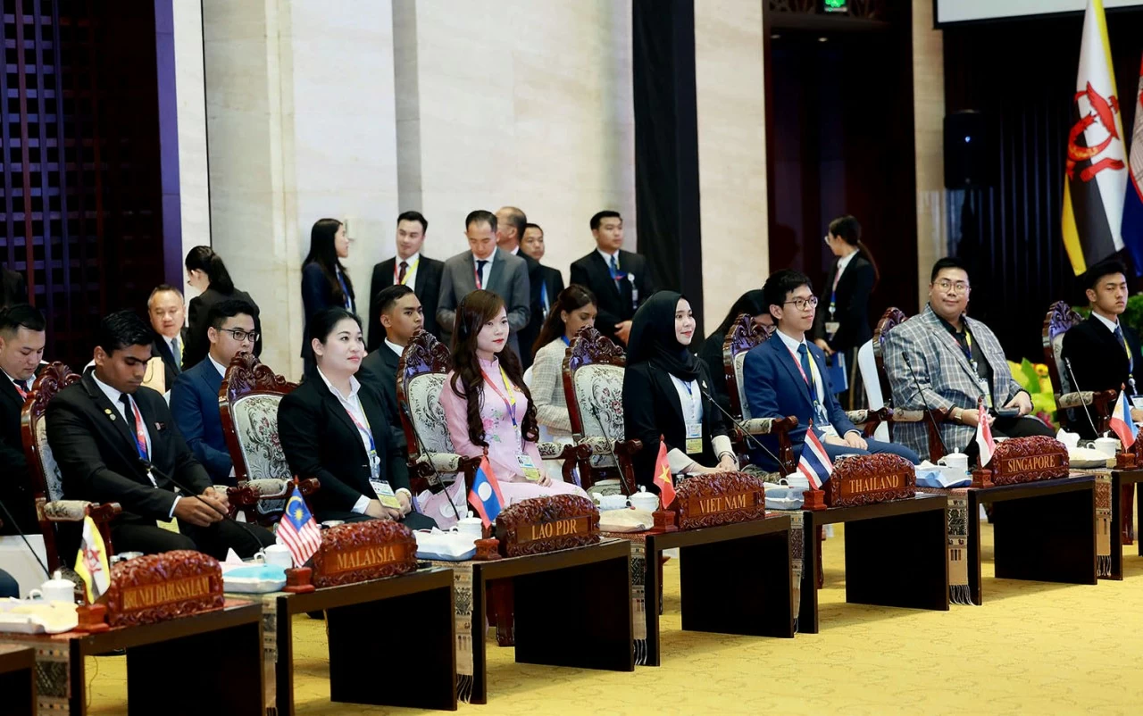 Phát huy vai trò và đóng góp của các nghị viện, thanh niên và doanh nghiệp trong tiến trình xây dựng Cộng đồng ASEAN Phát huy vai trò và đóng góp của các nghị viện, thanh niên và doanh nghiệp trong tiến trình xây dựng Cộng đồng ASEAN