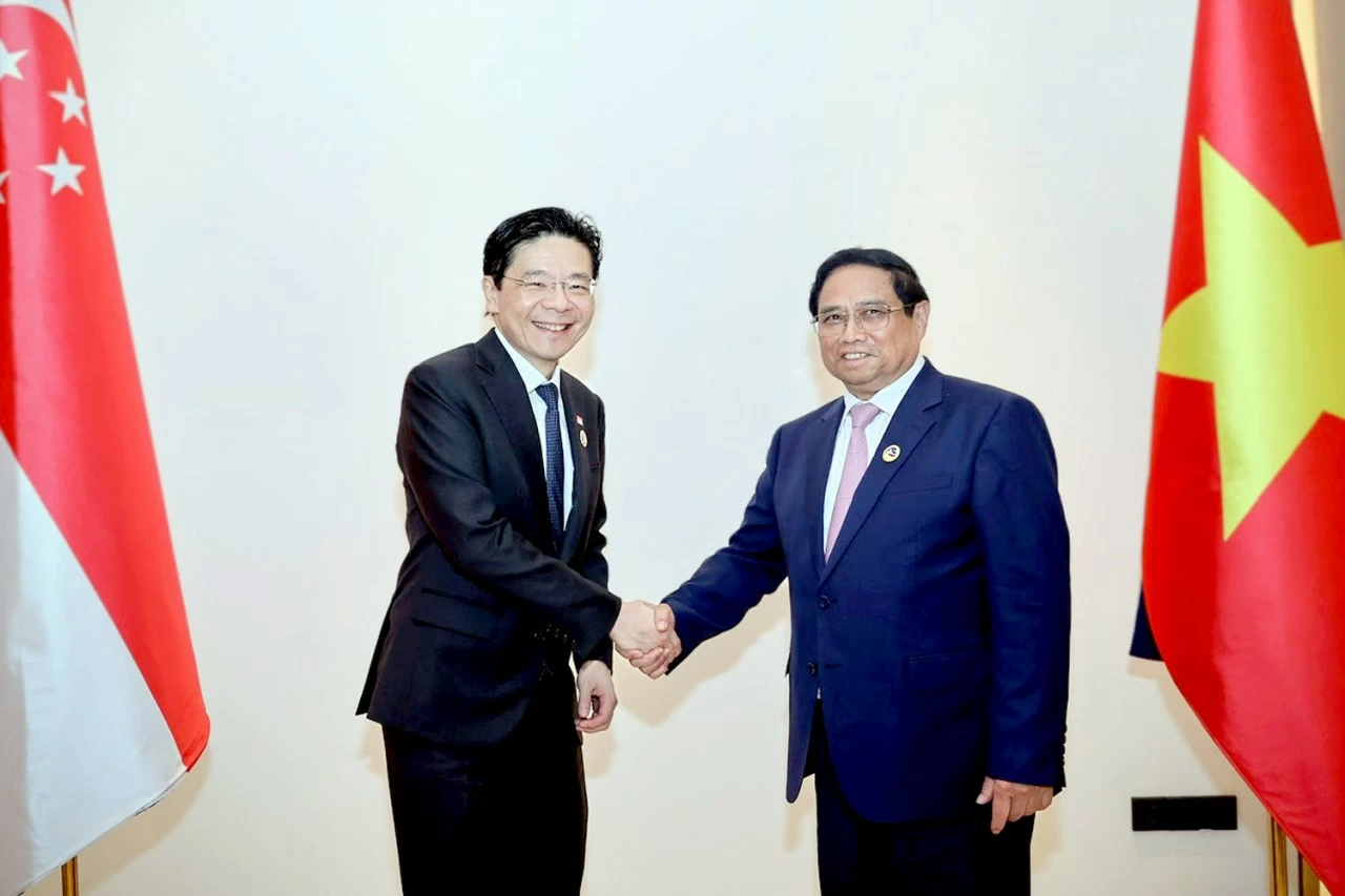 Tổng Bí thư Tô Lâm thăm Singapore: Khởi đầu mới để hợp tác cất cánh trong 'thiên thời, địa lợi, nhân hòa' Tổng Bí thư Tô Lâm thăm Singapore: Khởi đầu mới để hợp tác cất cánh trong 'thiên thời, địa lợi, nhân hòa'