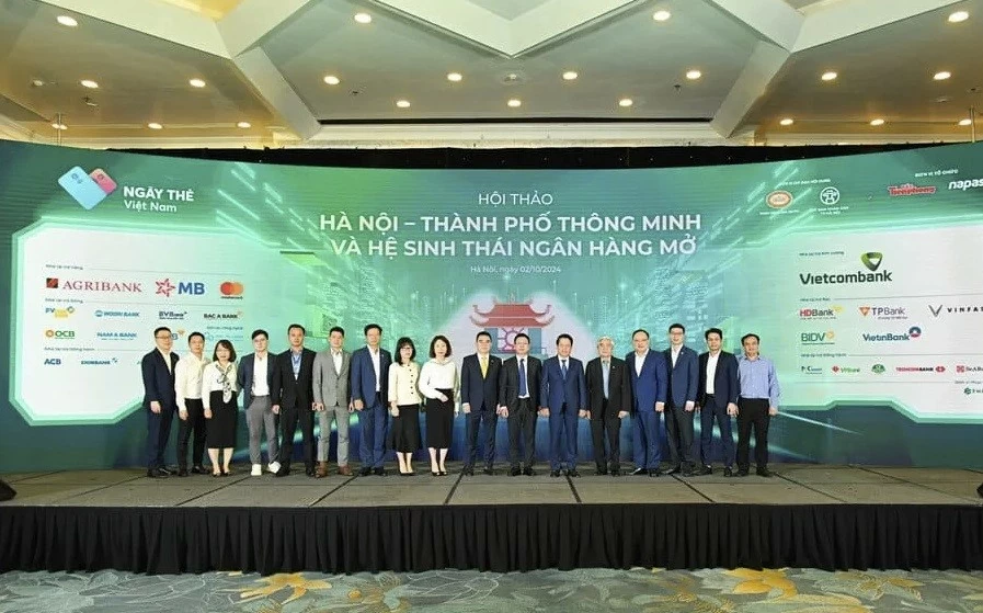 Các diễn giả khách mời tại Hội thảo Vietcombank tham dự hội thảo 'Hà Nội - thành phố thông minh và hệ sinh thái ngân hàng mở'