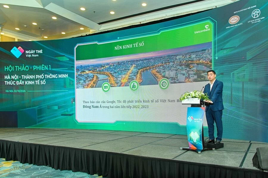 Ông Trần Văn Thành - Phó Trưởng Phòng Phát triển kênh số và Đối tác Vietcombank chia sẻ trong phiên 1. Ông Trần Văn Thành - Phó Trưởng Phòng Phát triển kênh số và Đối tác Vietcombank chia sẻ trong phiên 1.