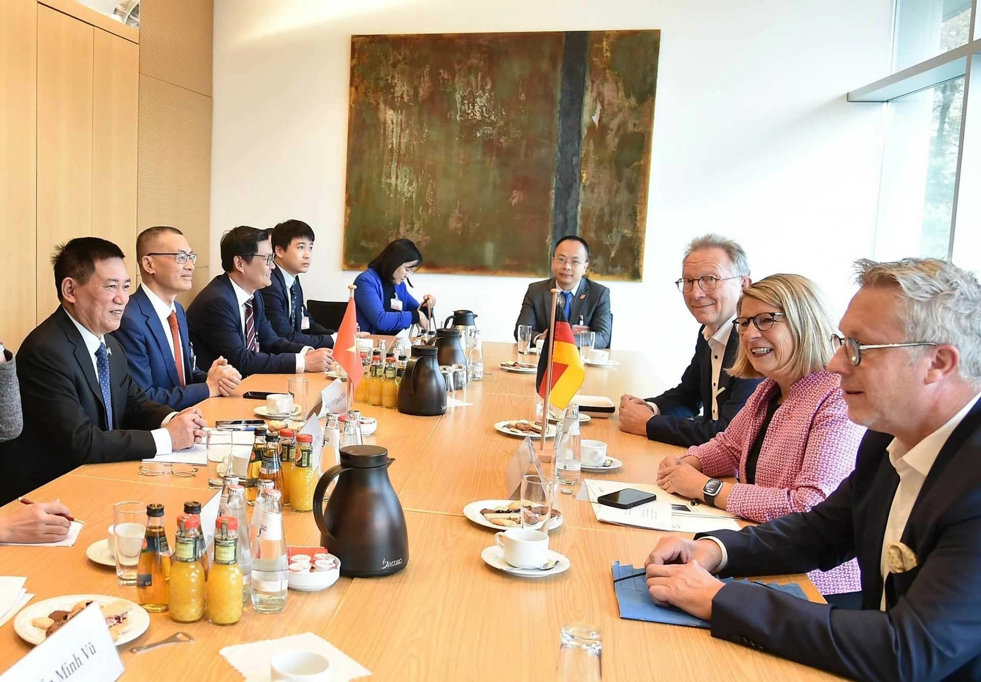 Phó Thủ tướng Hồ Đức Phớc gặp Nhóm nghị sĩ hữu nghị với ASEAN của Quốc hội Đức Phó Thủ tướng Hồ Đức Phớc gặp Nhóm nghị sĩ hữu nghị với ASEAN của Quốc hội Đức