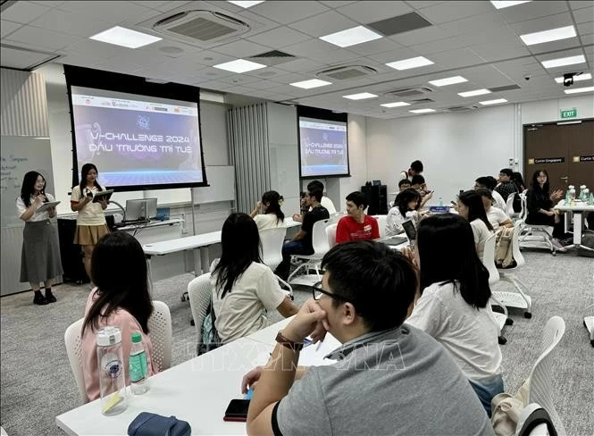 Ban tổ chức khai mạc sự kiện Người Việt trẻ ở Singapore trải nghiệm thử thách cùng 'Đấu trường trí tuệ'