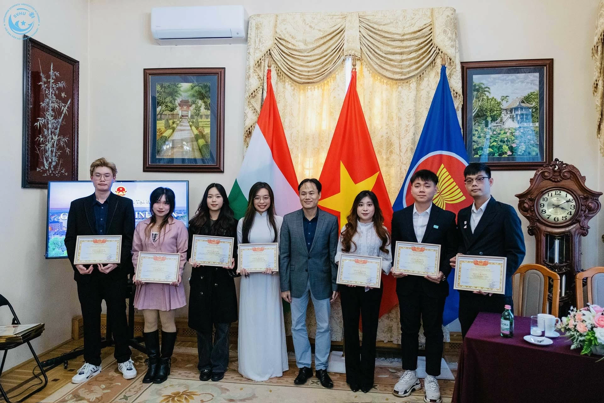 Đại sứ quán Việt Nam tại Hungary tổ chức gặp mặt tân sinh viên năm học 2024-2025