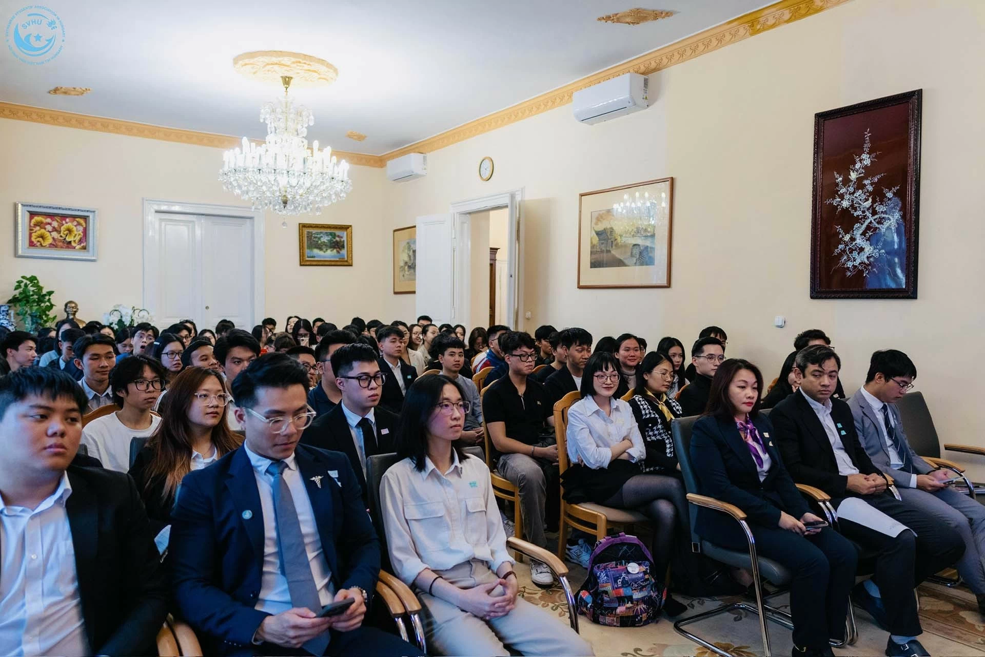 Đại sứ quán Việt Nam tại Hungary tổ chức gặp mặt tân sinh viên năm học 2024-2025