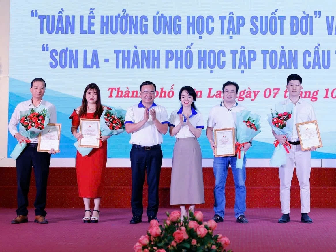 Thành phố Sơn La quyết tâm thực hiện các cam kết xây dựng ‘Thành phố học tập toàn cầu của UNESCO’ Thành phố Sơn La quyết tâm thực hiện các cam kết xây dựng ‘Thành phố học tập toàn cầu của UNESCO’