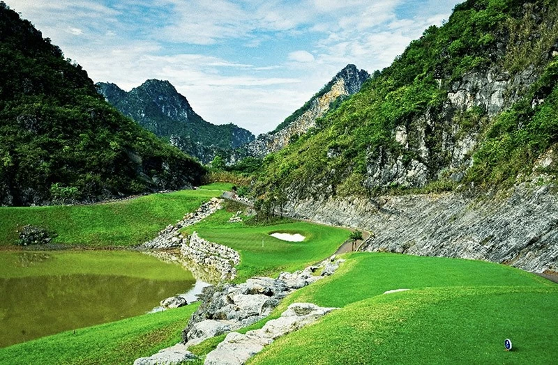 Sân gôn Legend Valley Country Club được thiết kế bởi Nicklaus Design là sân gôn đẳng cấp quốc tế đầu tiên tại tỉnh Hà Nam Sân gôn Legend Valley Country Club được thiết kế bởi Nicklaus Design là sân gôn đẳng cấp quốc tế đầu tiên tại tỉnh Hà Nam
