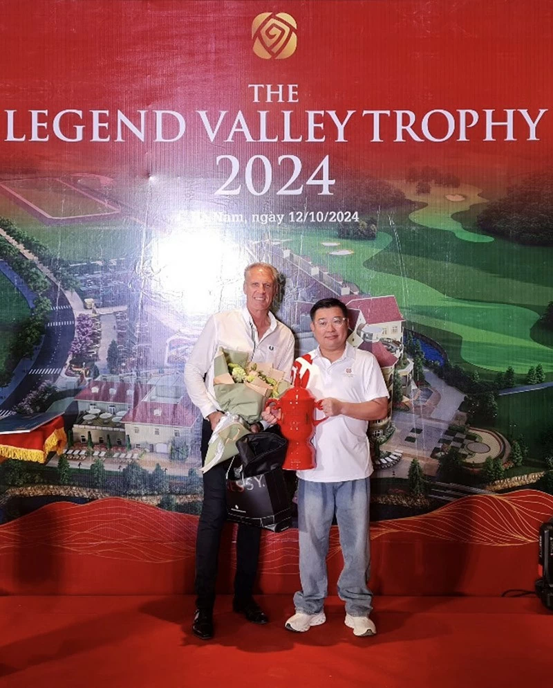 Golf thủ Park Ji Hoon giành chức vô địch giải The Legend Valley Trophy 2024 với số điểm best gross là 74 gậy Golf thủ Park Ji Hoon giành chức vô địch giải The Legend Valley Trophy 2024 với số điểm best gross là 74 gậy