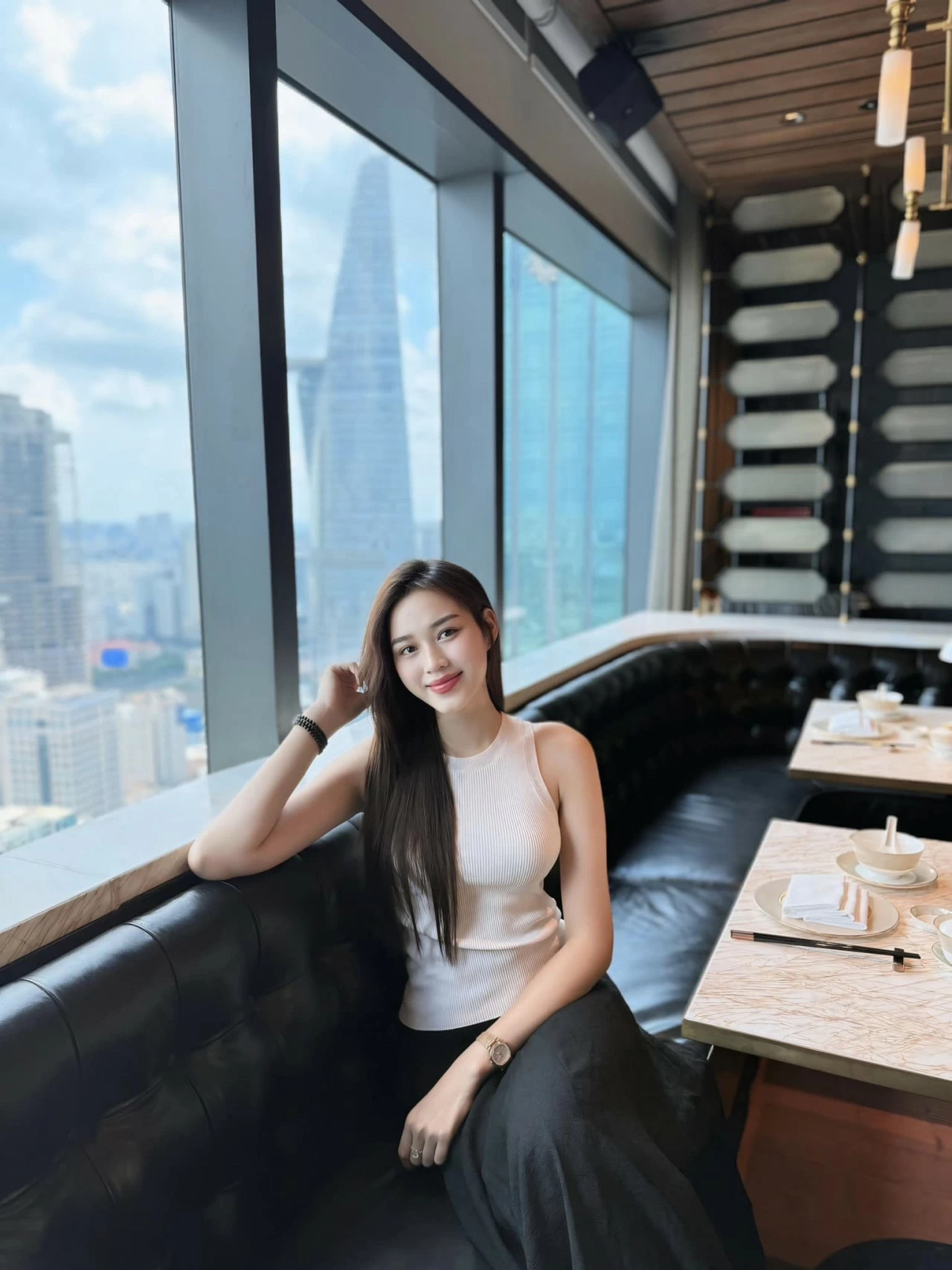 Hoa hậu Đỗ Thị Hà Không thể rời mắt trước gu thời trang đời thường của Hoa hậu Đỗ Thị Hà