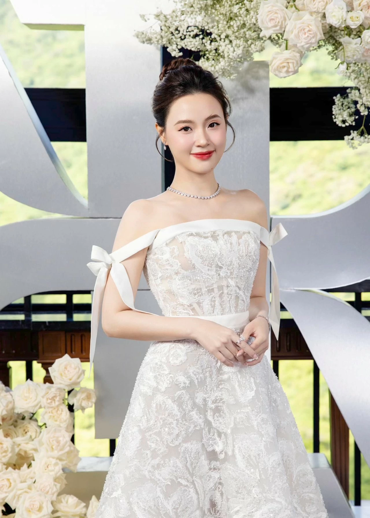 Midu Xao xuyến trước vẻ đẹp 'trong veo' của diễn viên Midu