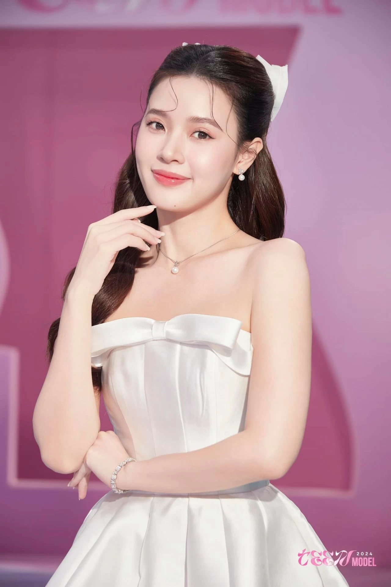 Midu Xao xuyến trước vẻ đẹp 'trong veo' của diễn viên Midu