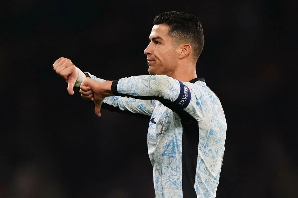 Đứt mạch ghi bàn, Ronaldo giận dỗi như trẻ con Đứt mạch ghi bàn, Ronaldo giận dỗi như trẻ con