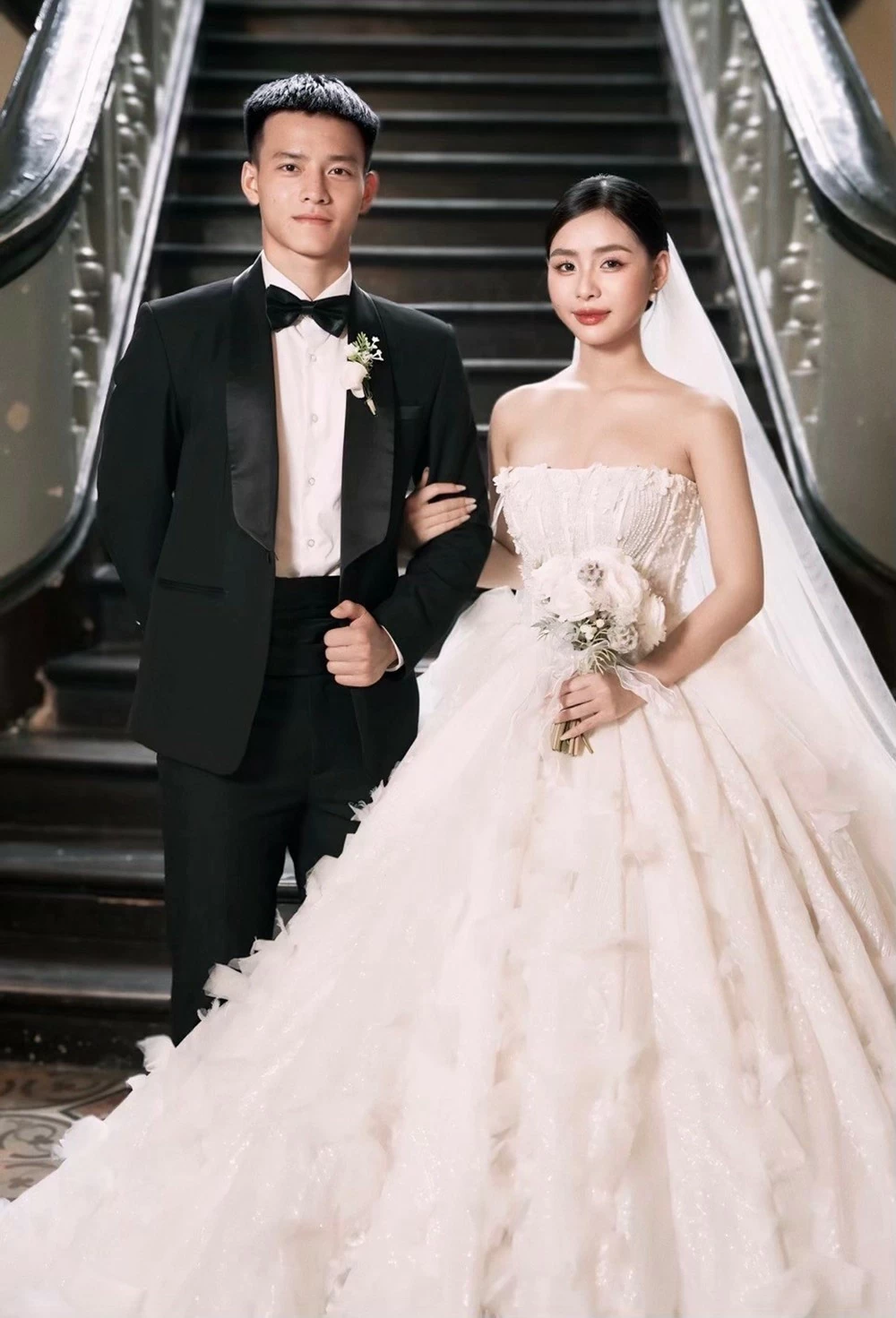 Trên trang cá nhân, tiền đạo Nguyễn Thanh Nhàn bất ngờ thông báo, anh chuẩn bị làm đám cưới. (Ảnh: FBNV) Trên trang cá nhân, tiền đạo Nguyễn Thanh Nhàn bất ngờ thông báo, anh chuẩn bị làm đám cưới. (Ảnh: FBNV)