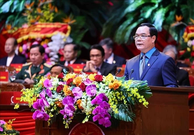 Chủ tịch Tổng Liên đoàn Lao động Việt Nam Nguyễn Đình Khang trình bày Báo cáo tổng hợp kết quả thảo luận tại Đại hội. Ảnh: TTXVN Chủ tịch Tổng Liên đoàn Lao động Việt Nam Nguyễn Đình Khang trình bày Báo cáo tổng hợp kết quả thảo luận tại Đại hội. Ảnh: TTXVN