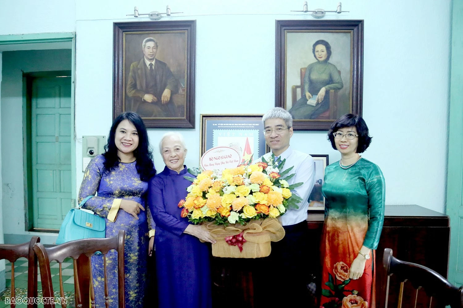 Ban Nữ công quần chúng Bộ Ngoại giao tổ chức nhiều hoạt động ý nghĩa nhằm tri ân, giáo dục truyền thống, chào mừng Ngày Phụ nữ Việt Nam Ban Nữ công quần chúng Bộ Ngoại giao tổ chức nhiều hoạt động ý nghĩa chào mừng Ngày Phụ nữ Việt Nam